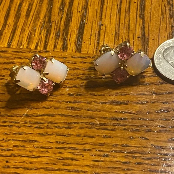 MCM clip on pink givre glass stones paired with pink faceted rhinestones - Picture 3 of 7